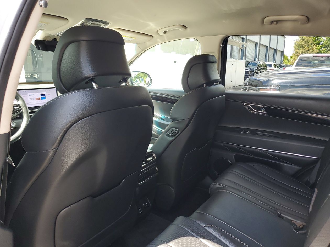 Used 2025 Genesis GV80 2.5T Standard AWD/4WD image 9
