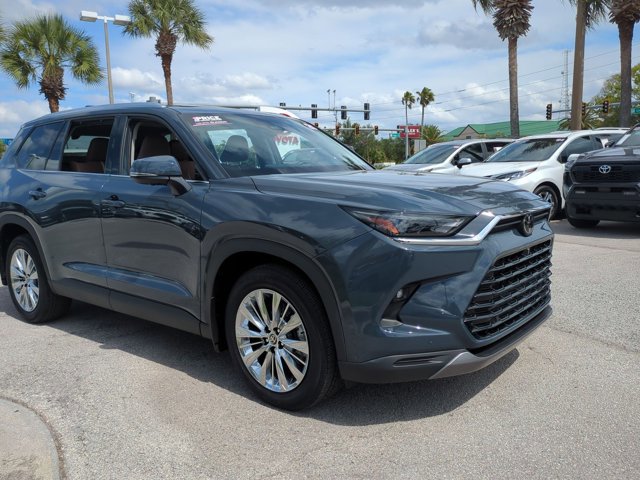 Used 2025 Toyota Grand Highlander AWD image 3