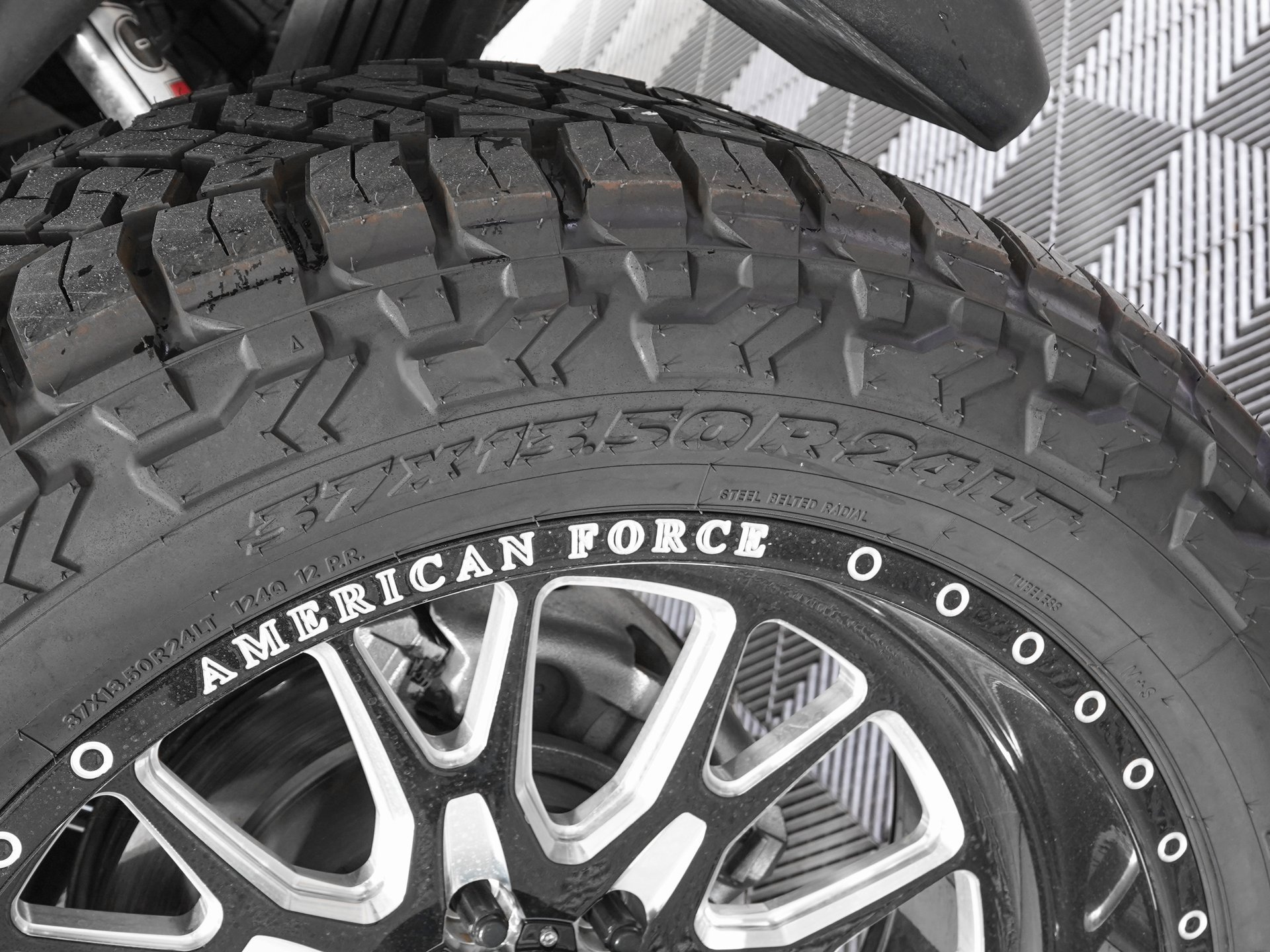 Used 2025 GMC Sierra 2500 AT4 w/ AT4 Premium Plus Package image 32