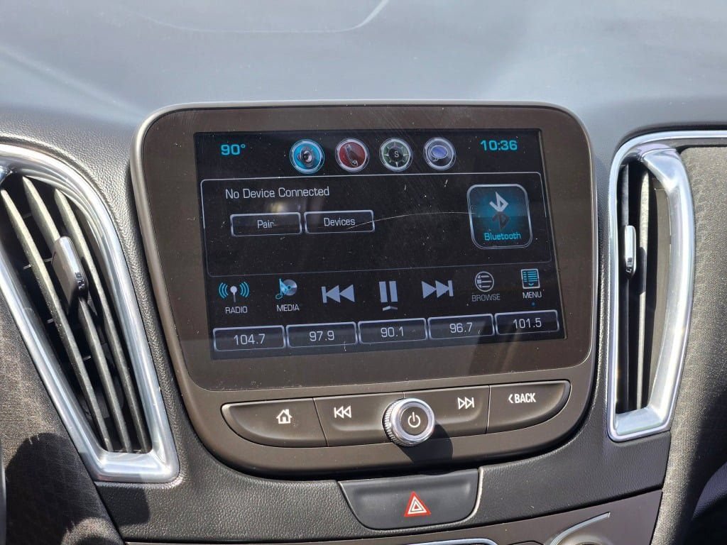 Used 2017 Chevrolet Malibu LT FWD image 25