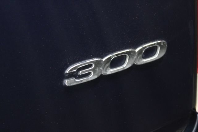 Used 2016 Chrysler 300 Limited RWD image 7