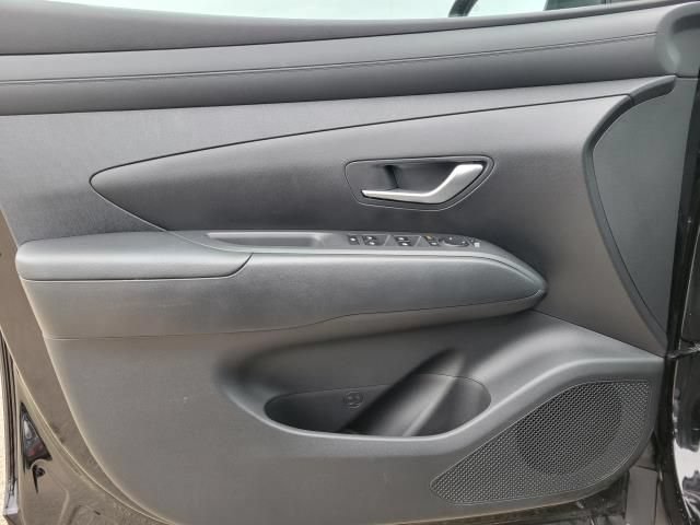 Used 2025 Hyundai Tucson SEL AWD/4WD image 16