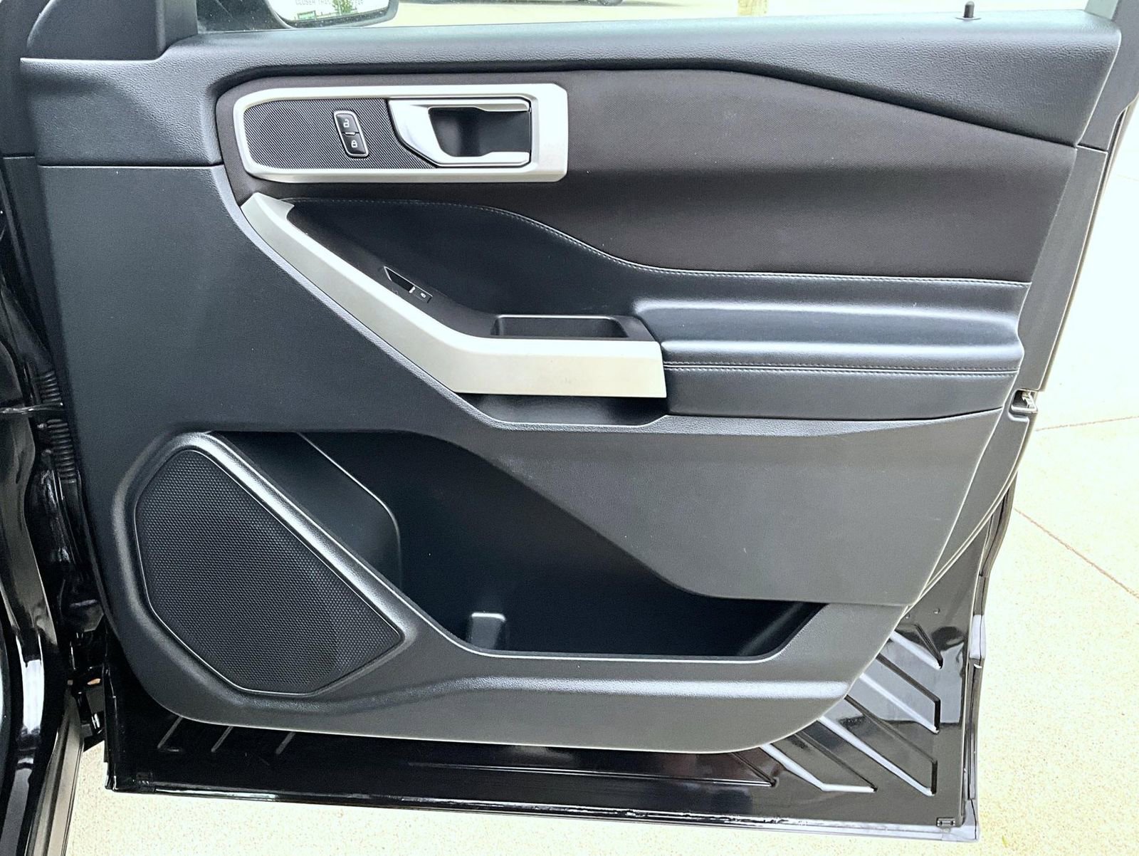 Used 2020 Ford Explorer XLT AWD/4WD image 17