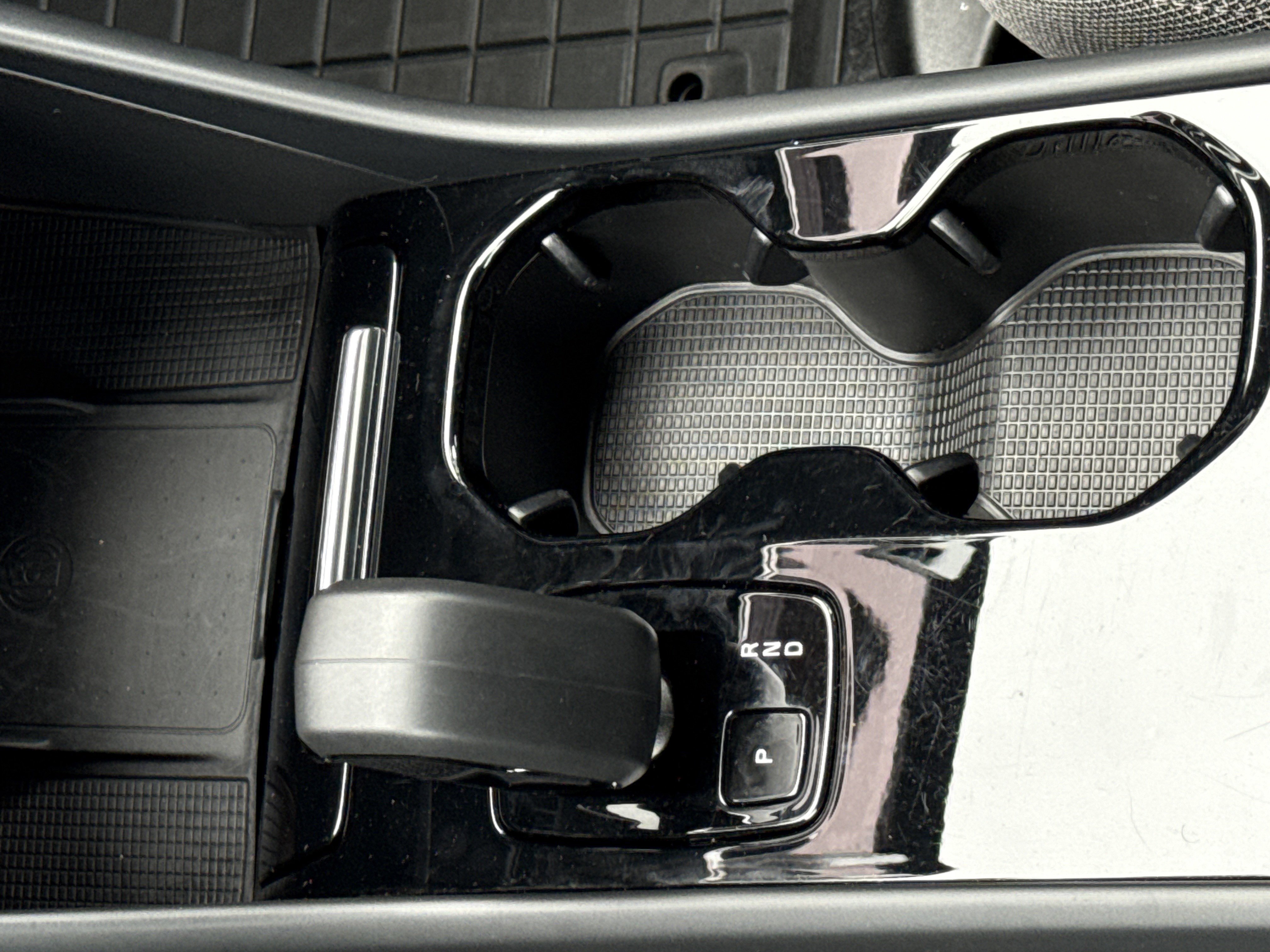 Used 2023 Volvo XC40 Recharge Core image 25