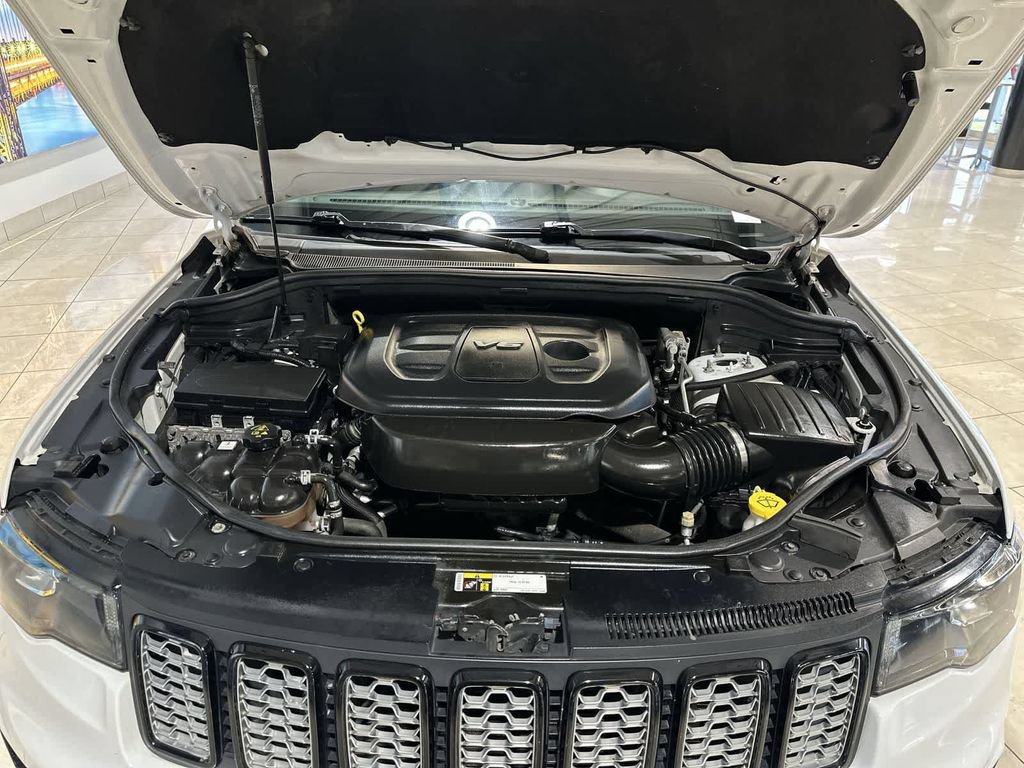 Used 2019 Jeep Grand Cherokee Altitude AWD/4WD image 25
