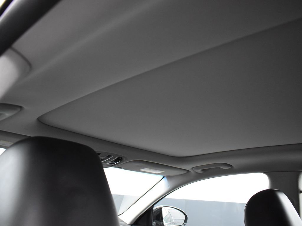 Used 2018 Kia Cadenza Limited image 26