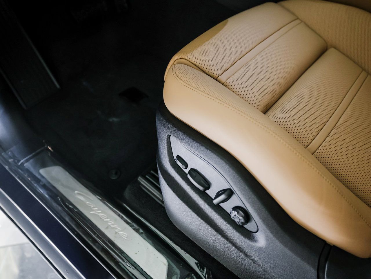 New 2026 Porsche Cayenne Coupe AWD/4WD image 14