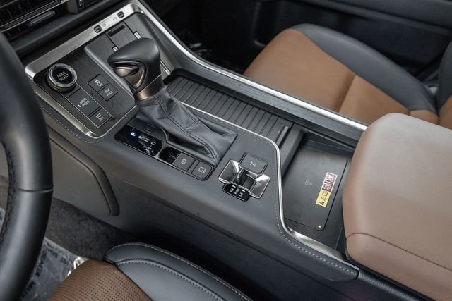 Used 2025 Lexus GX 550 w/ Accessory Package (2T) image 10