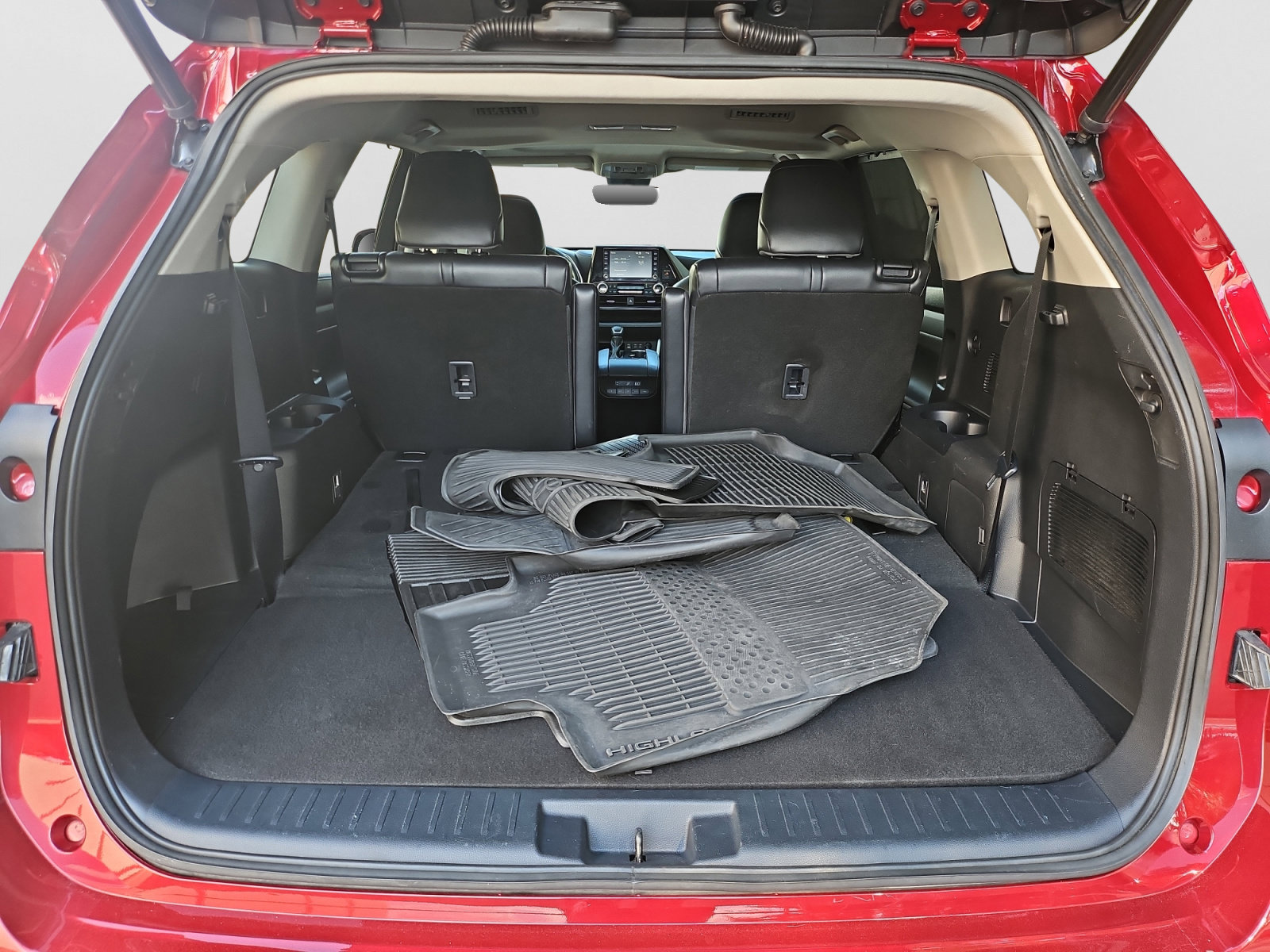 Used 2022 Toyota Highlander XLE FWD image 19