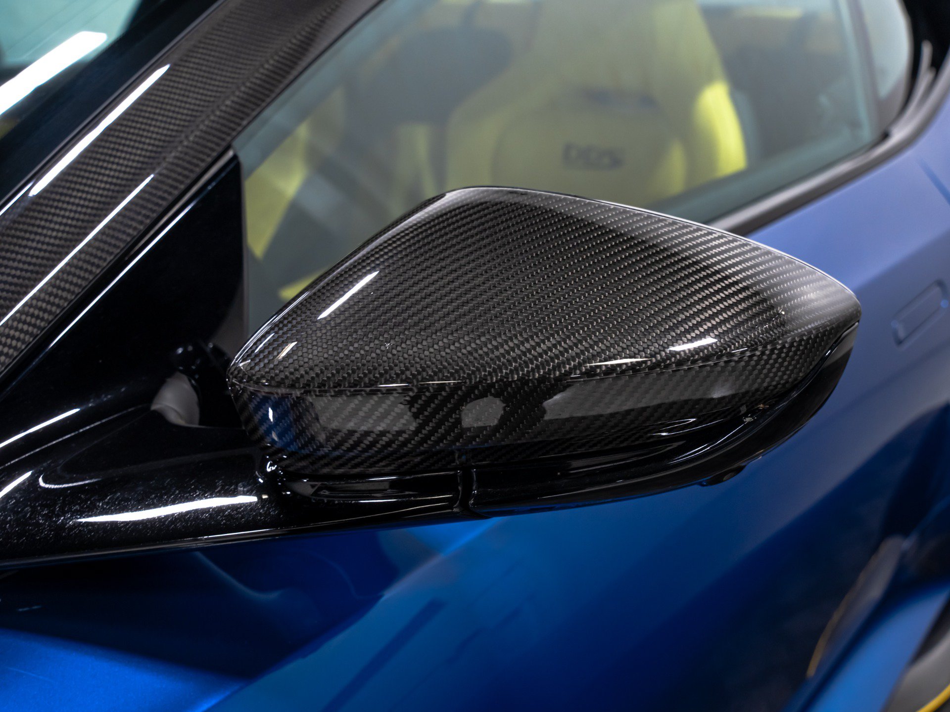Used 2023 Aston Martin DBS Coupe RWD image 22