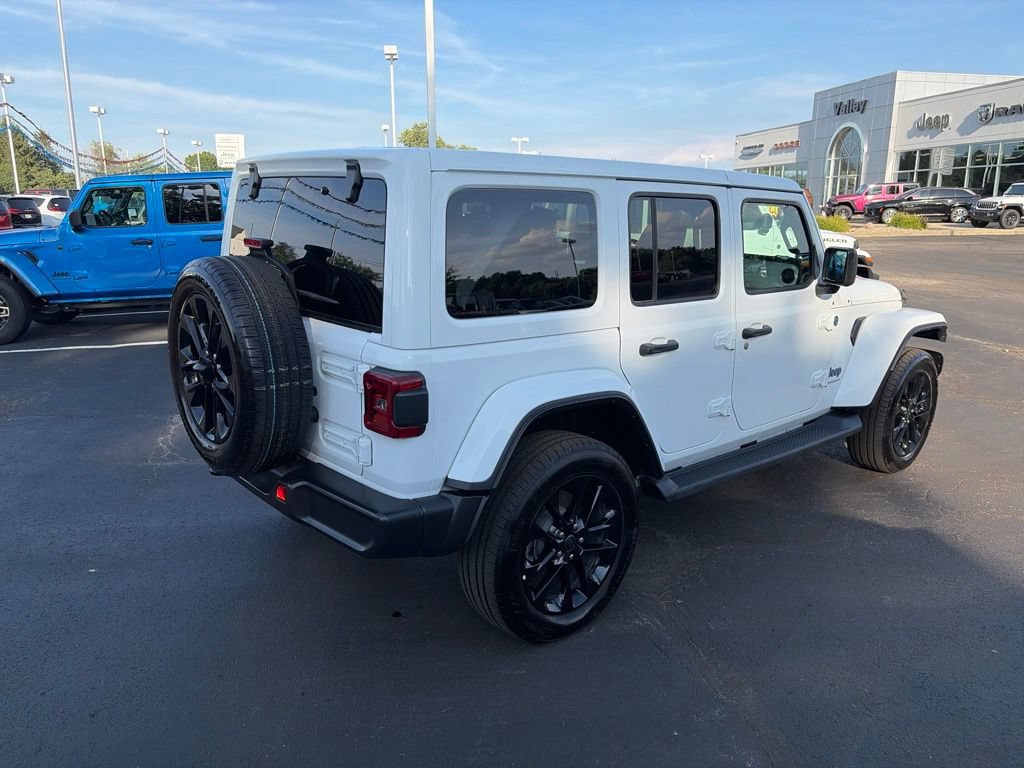 Used 2025 Jeep Wrangler Unlimited Sahara AWD/4WD image 7