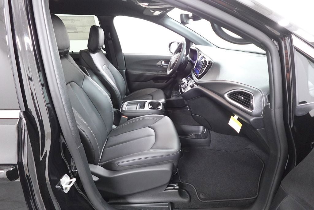 New 2027 Chrysler Pacifica Select FWD image 28