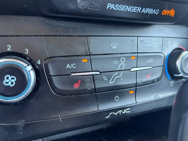 Used 2016 Ford Focus SE w/ SE Cold Weather Package FWD image 25