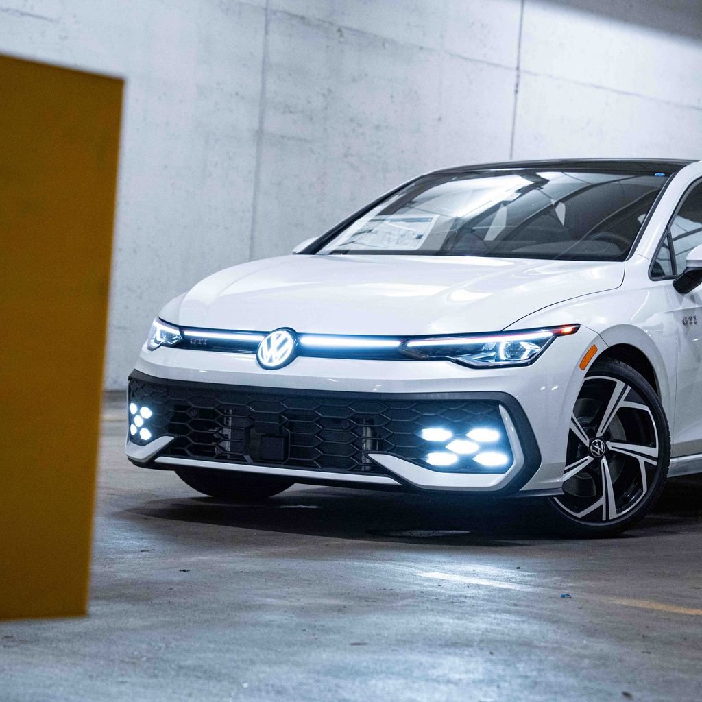 New 2026 Volkswagen GTI SE FWD image 2