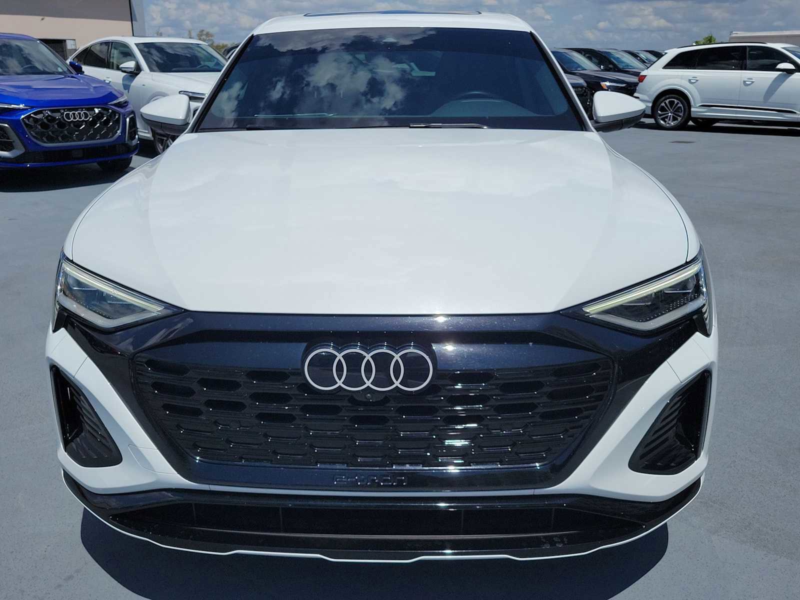 Certified 2024 Audi Q8 e-tron Premium Plus w/ Premium Plus Package AWD/4WD image 9
