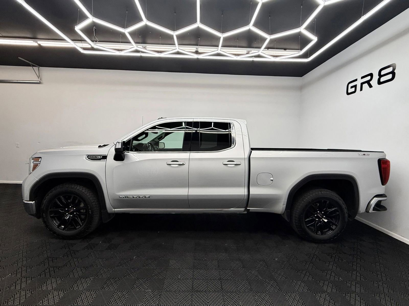 Used 2022 GMC Sierra 1500 SLE w/ X31 Off-Road Package AWD/4WD image 4
