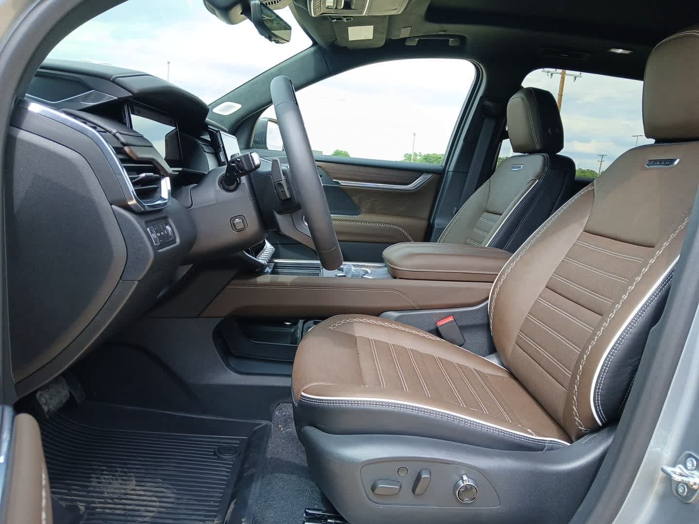 New 2026 GMC Acadia Denali Ultimate w/ LPO, Floor Liner Package AWD/4WD image 16
