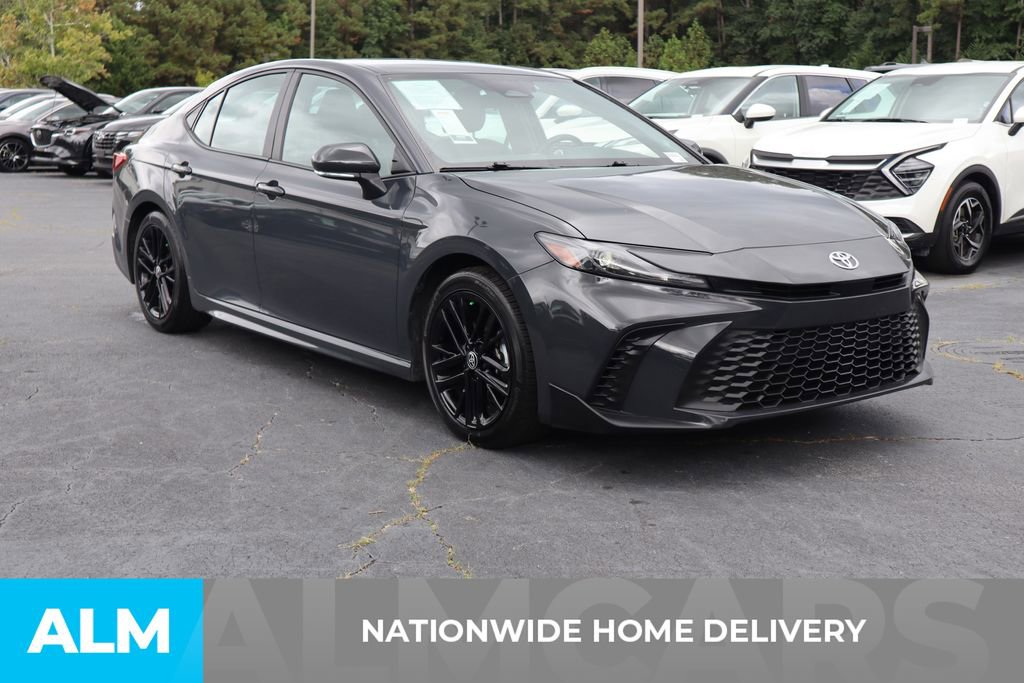 Used 2025 Toyota Camry SE image 5
