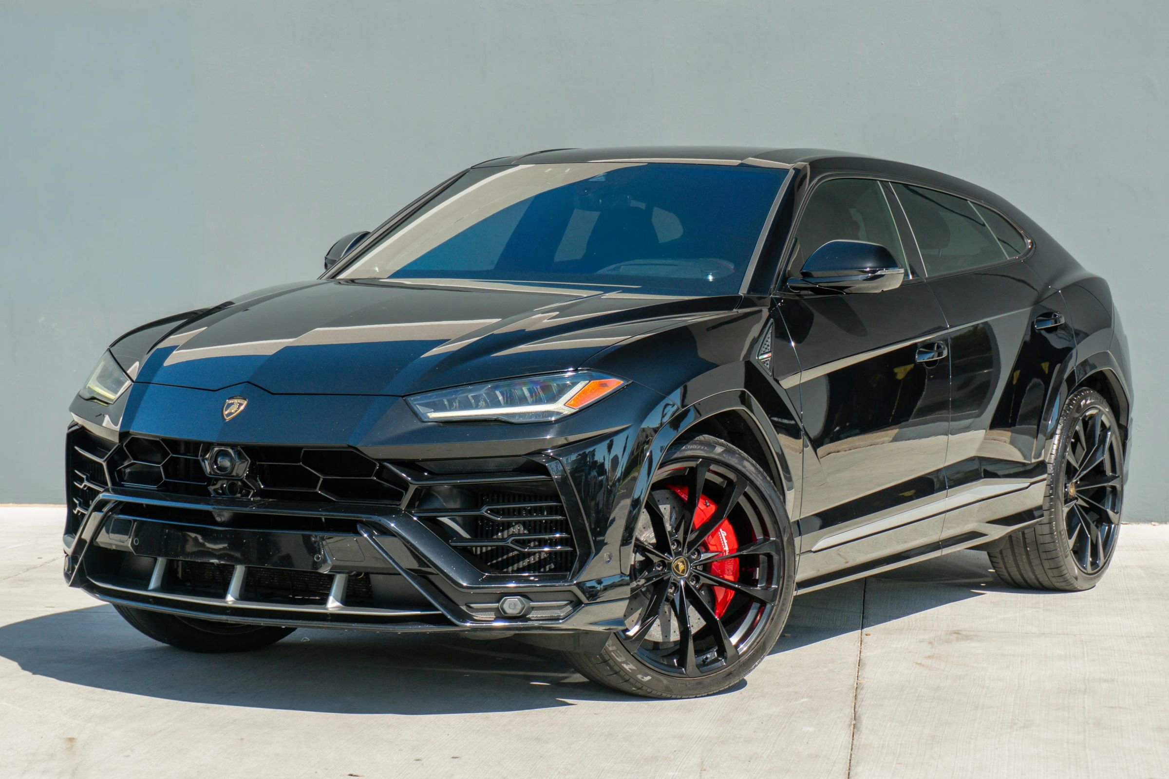 Used 2020 Lamborghini Urus image 3