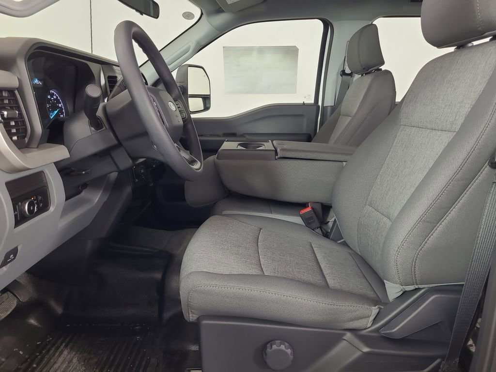 New 2026 Ford F250 XL w/ XL Chrome Package image 18