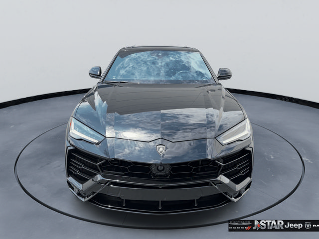 Used 2022 Lamborghini Urus AWD/4WD image 2