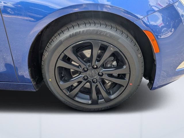 Used 2016 Chrysler 200 Limited w/ Anniversary Edition FWD image 10