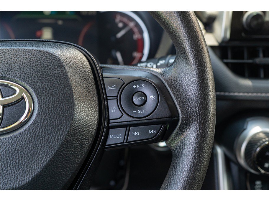 Used 2024 Toyota RAV4 XLE FWD image 5