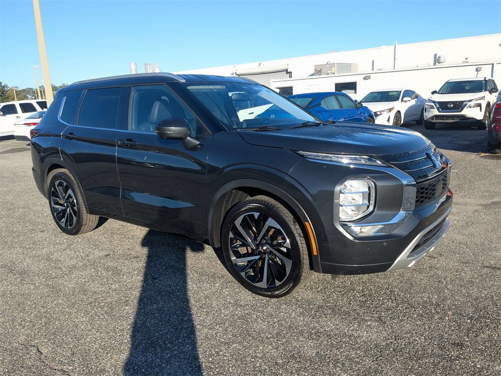 Used 2024 Mitsubishi Outlander SEL image 2
