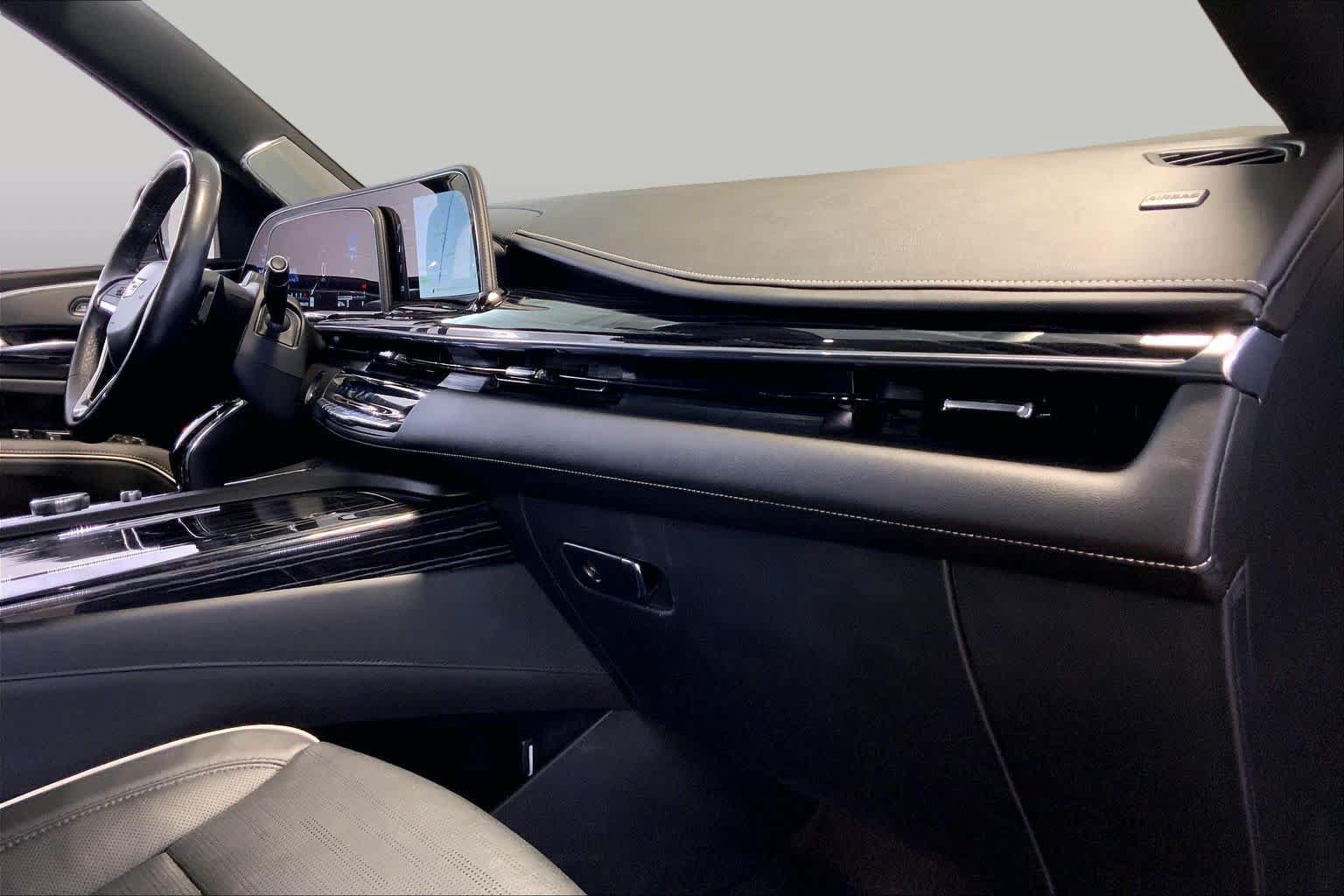 Used 2022 Cadillac Escalade Sport w/ Touring Package AWD/4WD image 18