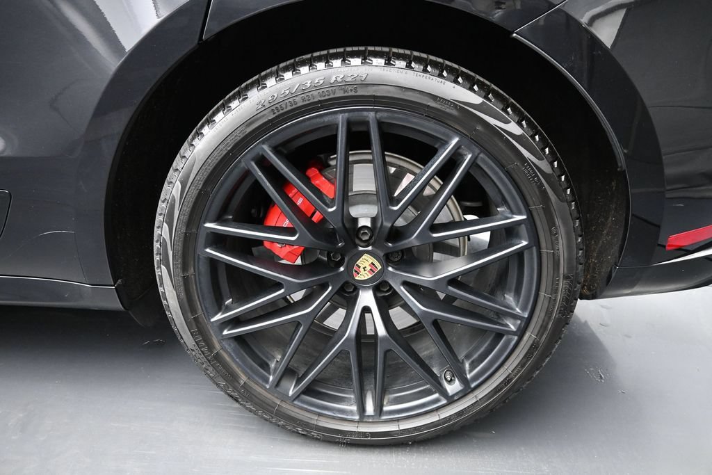 Certified 2024 Porsche Macan GTS AWD/4WD image 9