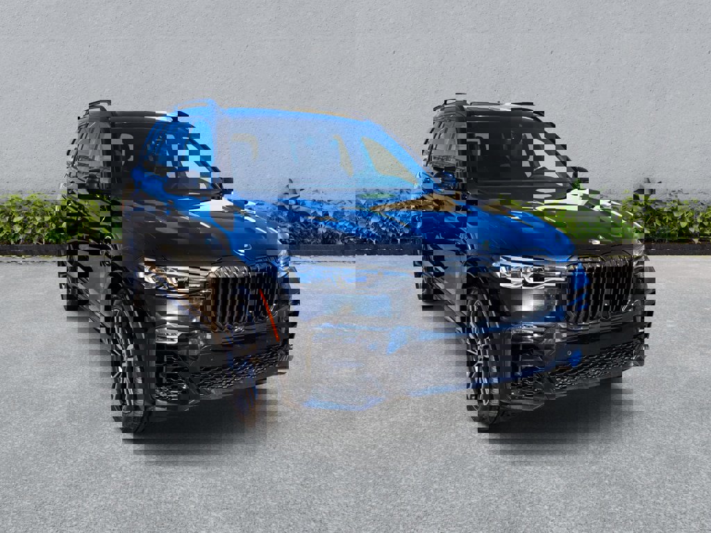 Used 2021 BMW X7 M50i w/ Dynamic Handling Package image 4