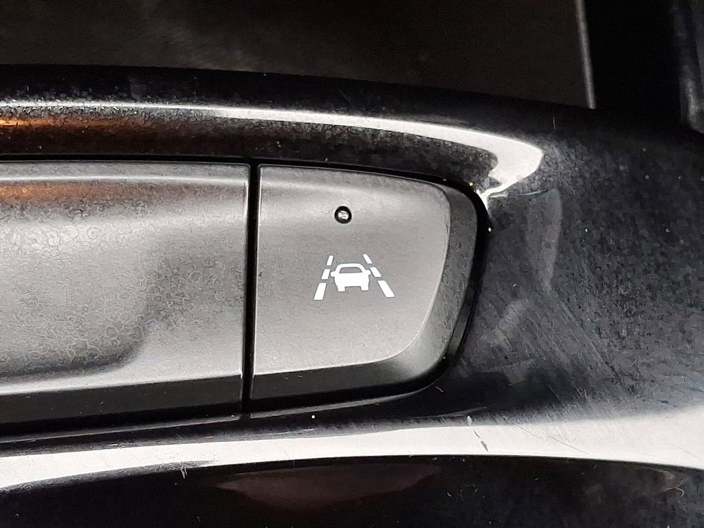 Used 2025 Chevrolet Trax LT image 24