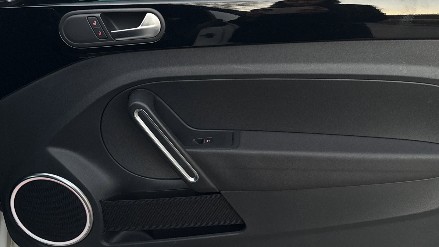 Used 2013 Volkswagen Beetle 2.0T image 39