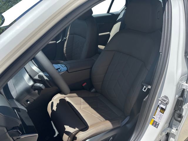 New 2026 BMW 550e xDrive image 22