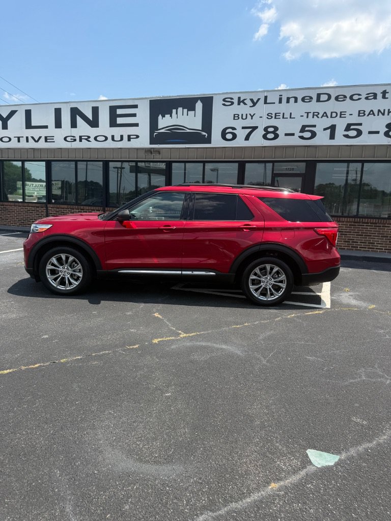 Used 2021 Ford Explorer XLT w/ Equipment Group 202A AWD/4WD image 8