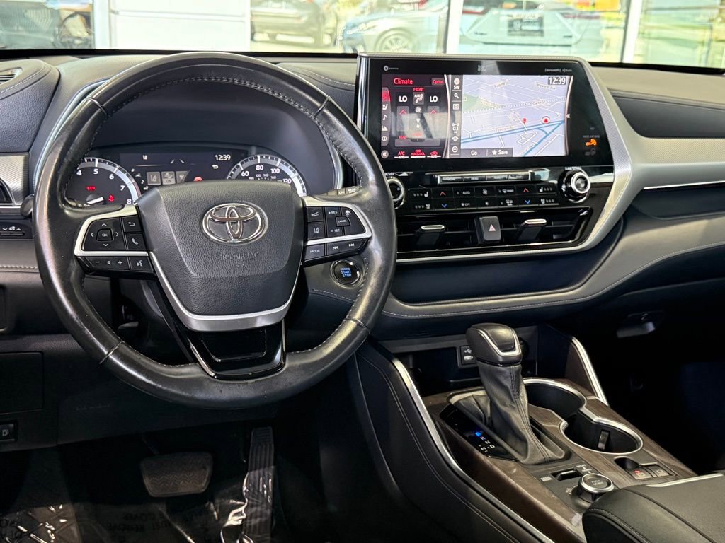 Used 2022 Toyota Highlander Platinum image 32