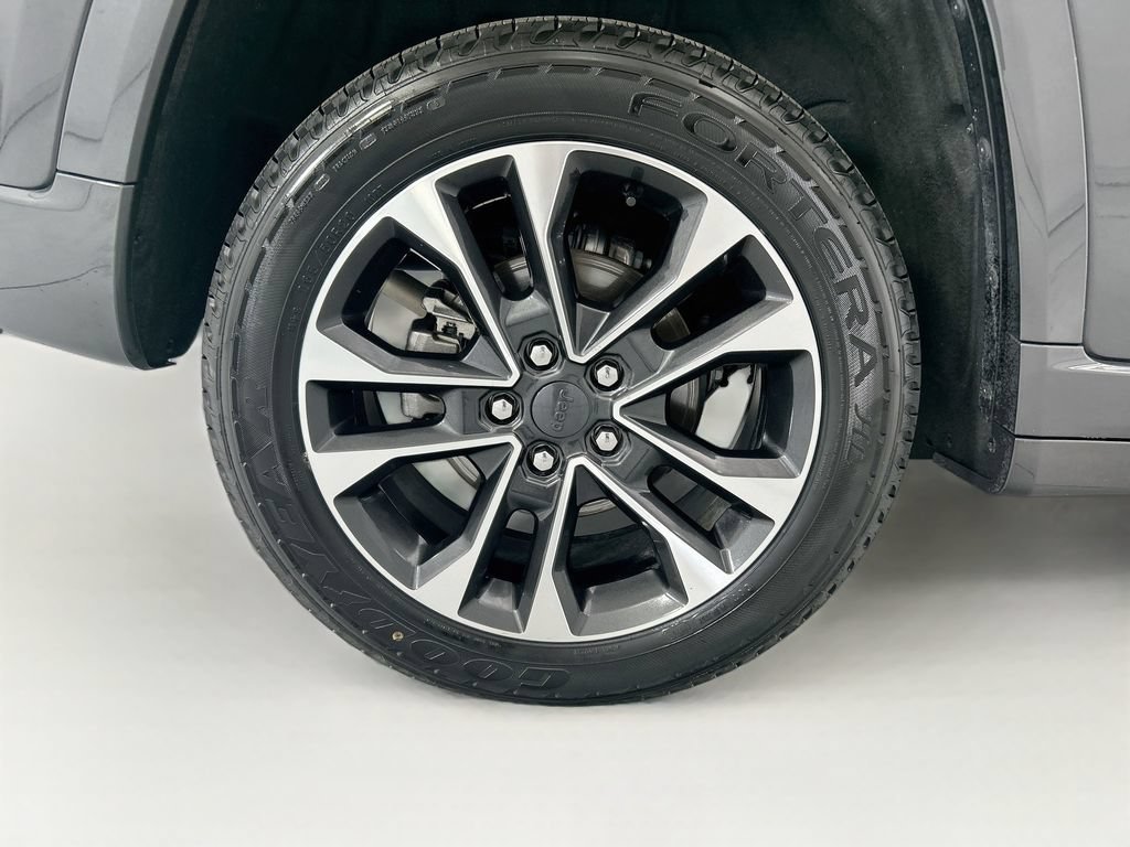 Used 2022 Jeep Grand Cherokee Overland w/ Adv Protech Group III RWD image 32