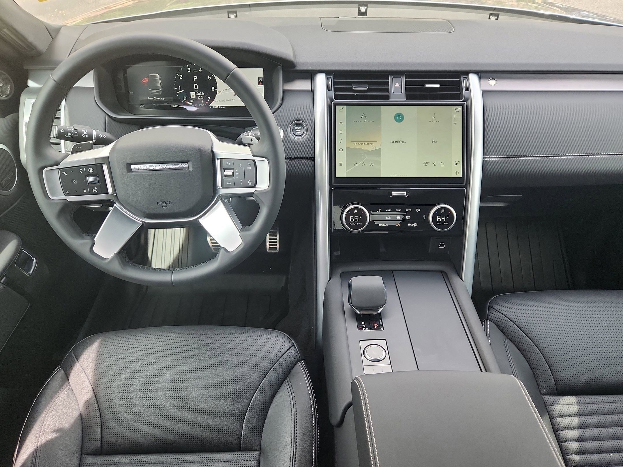 Used 2025 Land Rover Discovery Dynamic SE image 14