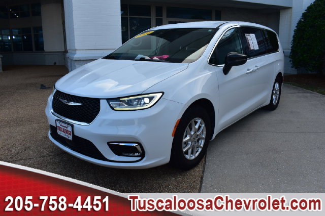 Used 2024 Chrysler Pacifica Touring-L FWD image 5