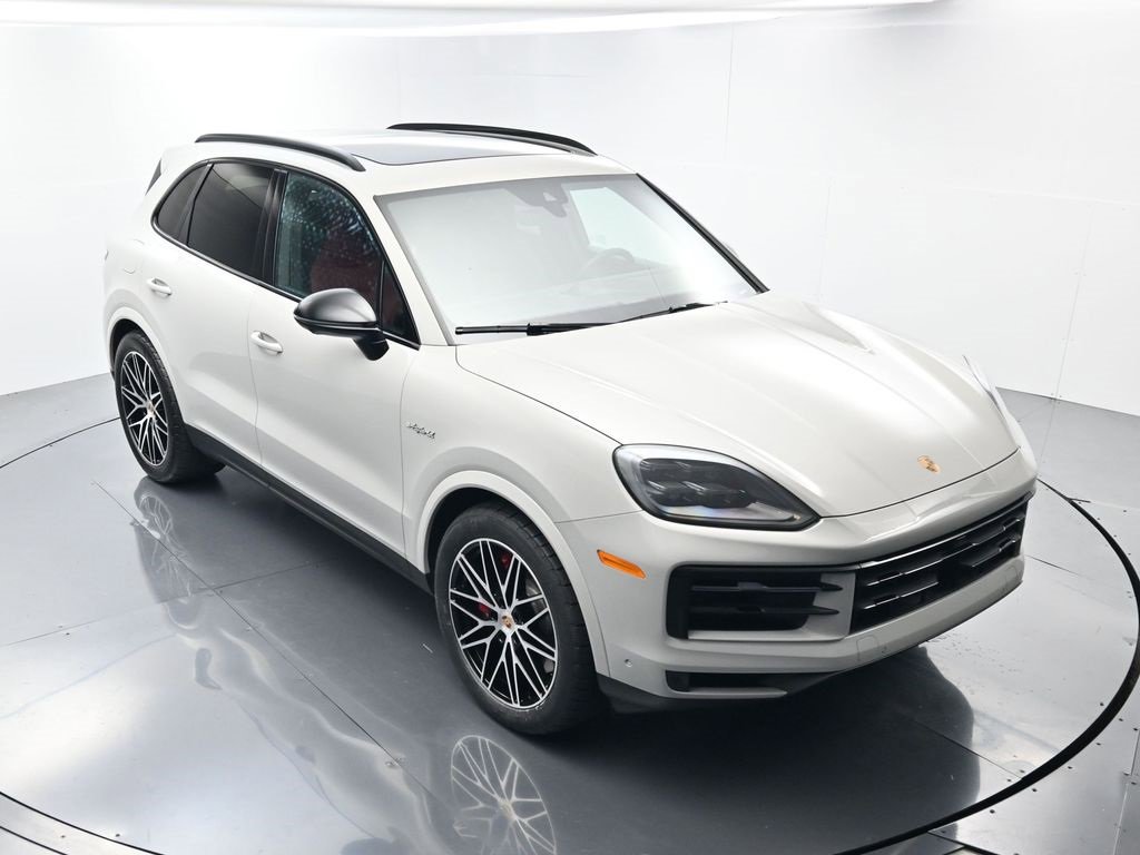Used 2025 Porsche Cayenne S image 45