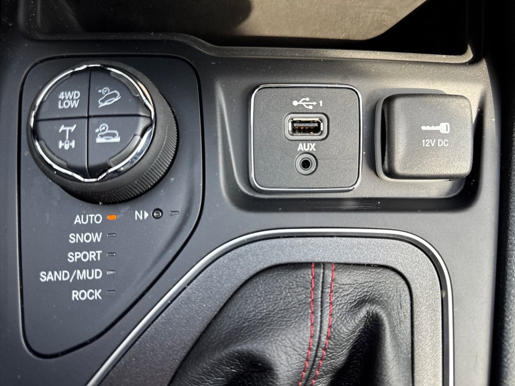 Used 2023 Jeep Cherokee Trailhawk w/ Premium Leather Package image 44