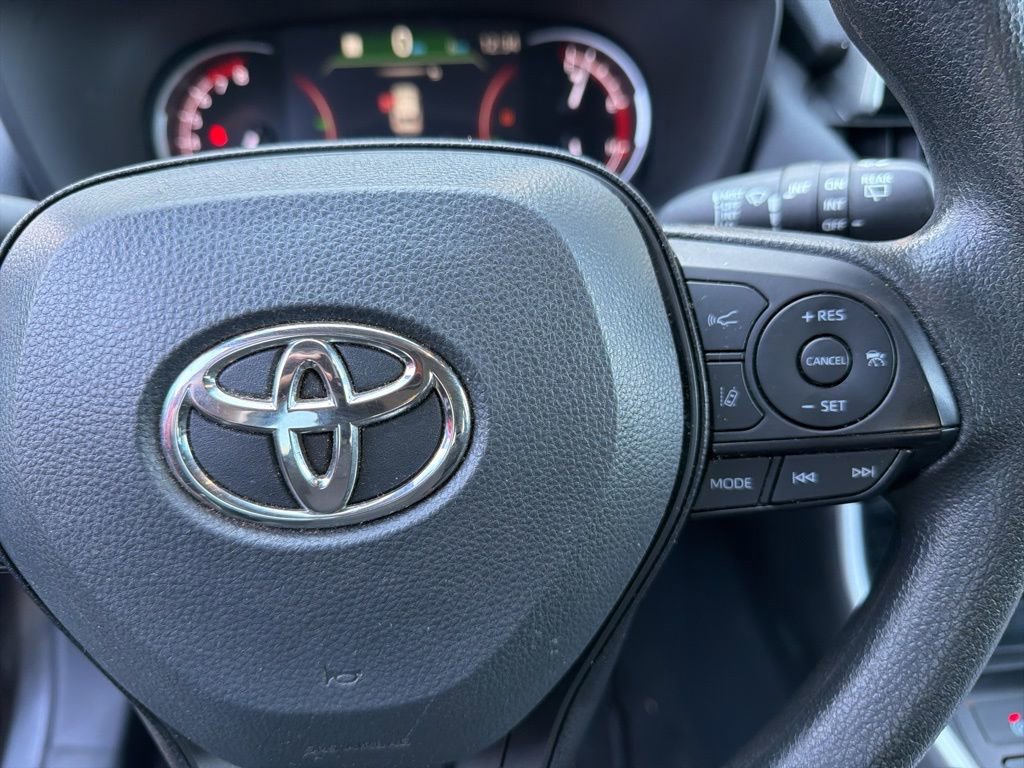 Used 2025 Toyota RAV4 XLE image 17