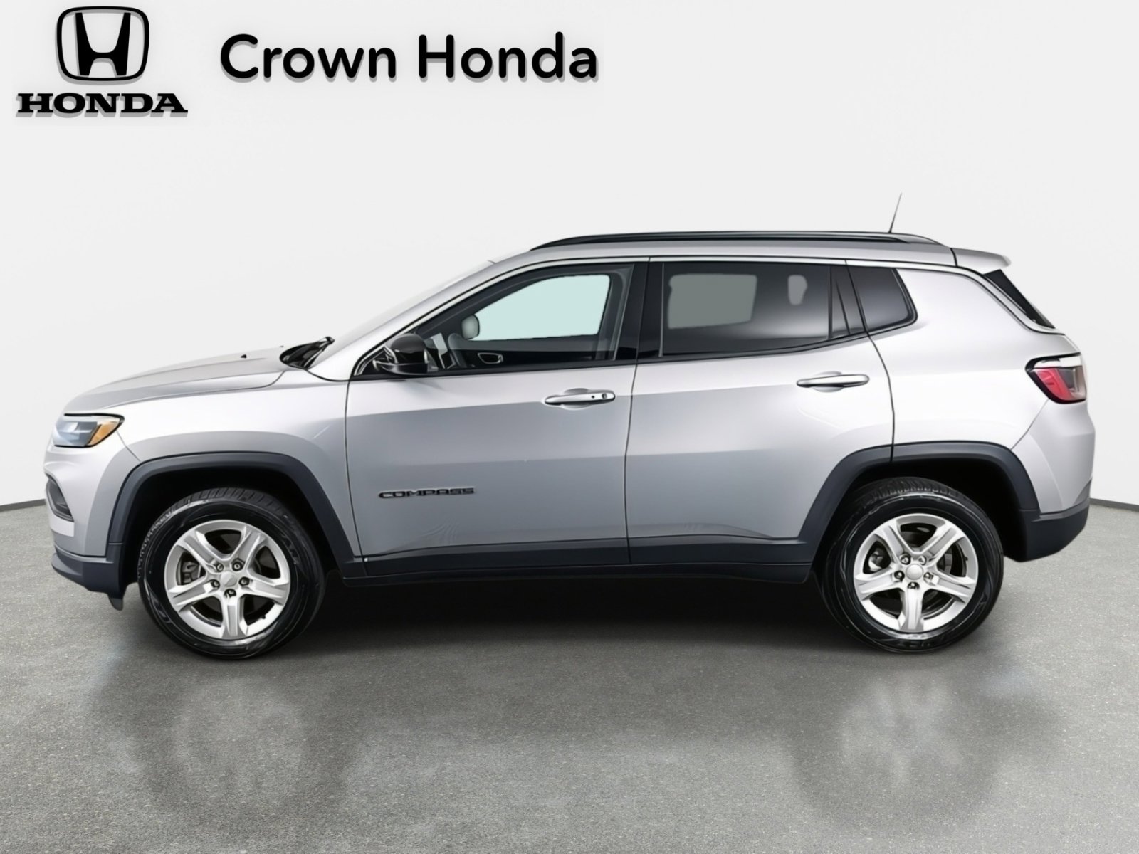 Used 2023 Jeep Compass Latitude image 9