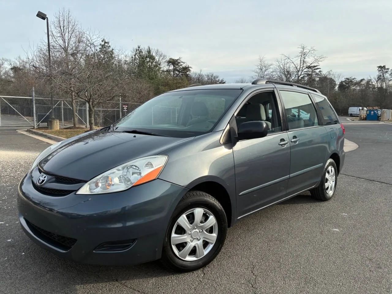 Used 2009 Toyota Sienna CE image 2