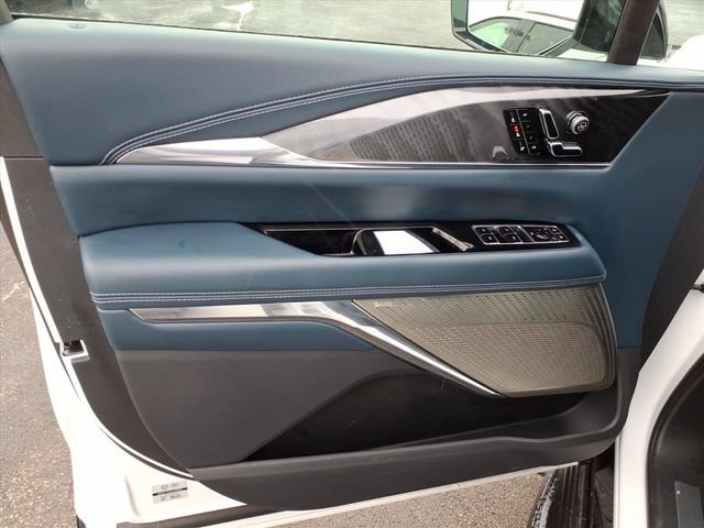 Certified 2025 Cadillac Escalade IQ Luxury 2 w/ LPO, Radiant Package image 27