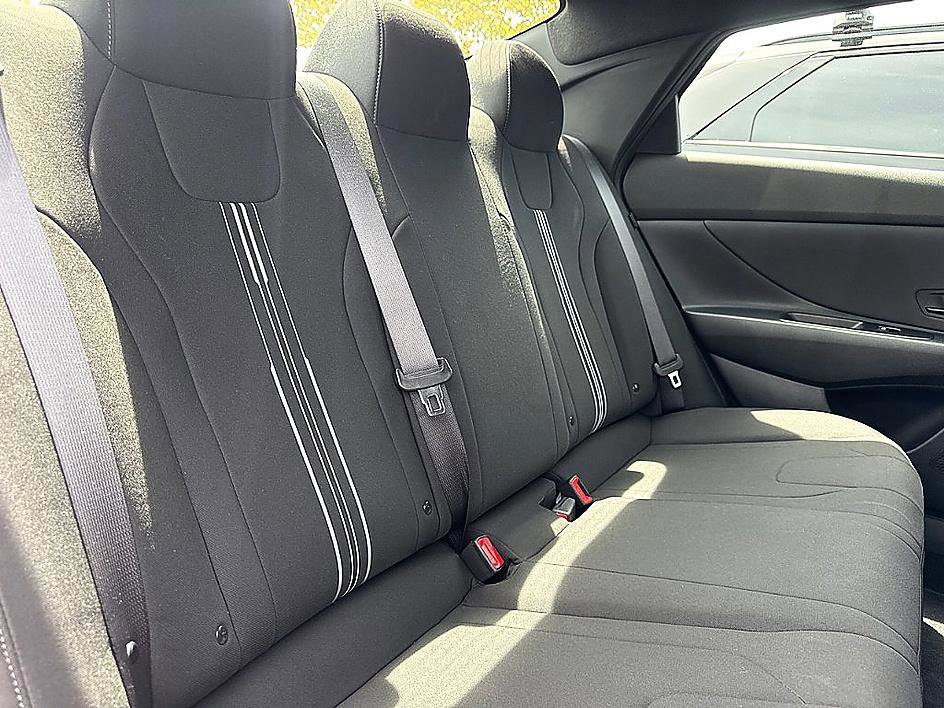 Used 2025 Hyundai Elantra Sport image 23