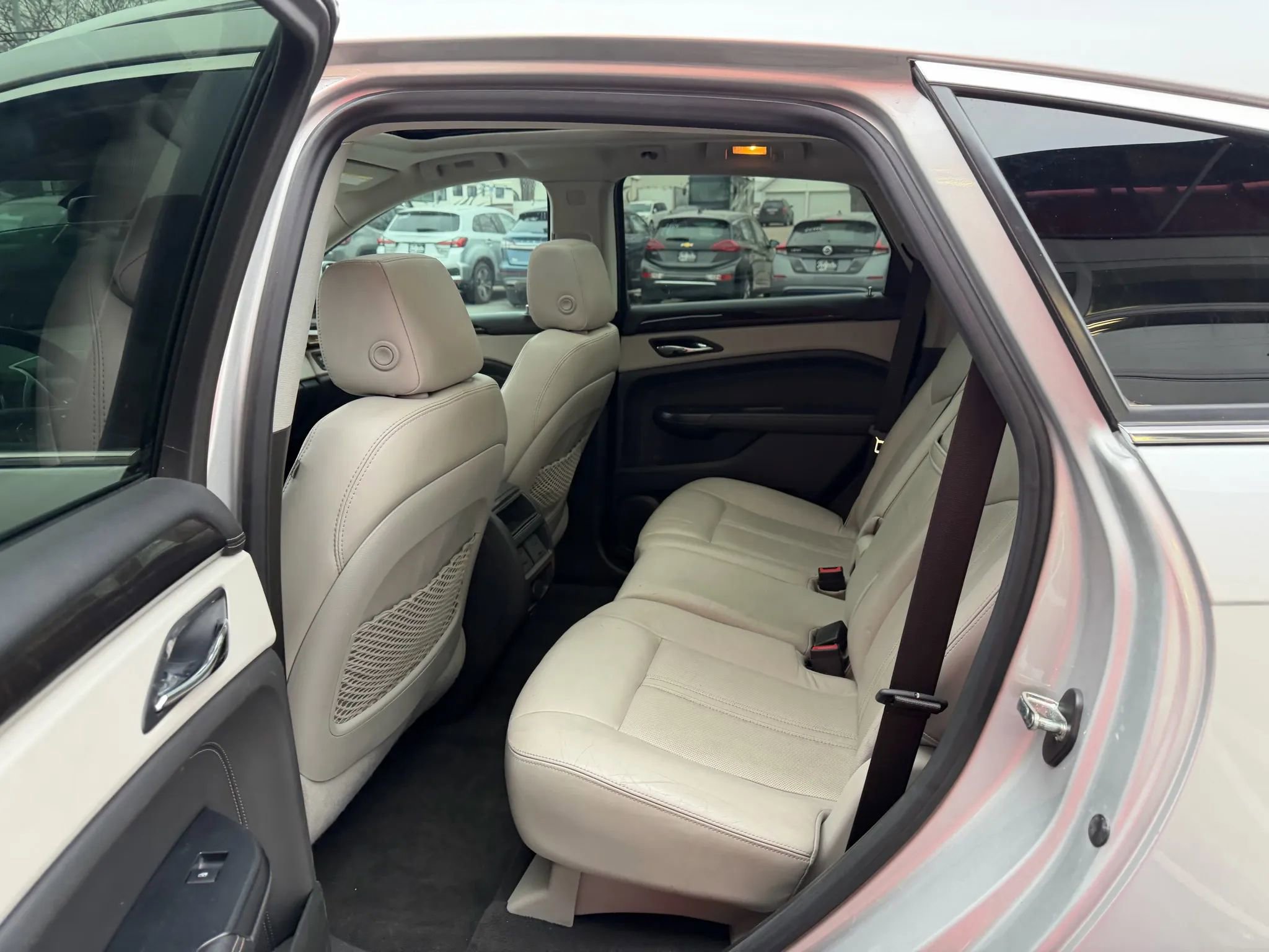 Used 2013 Cadillac SRX Luxury w/ Driver Awareness Package FWD image 12