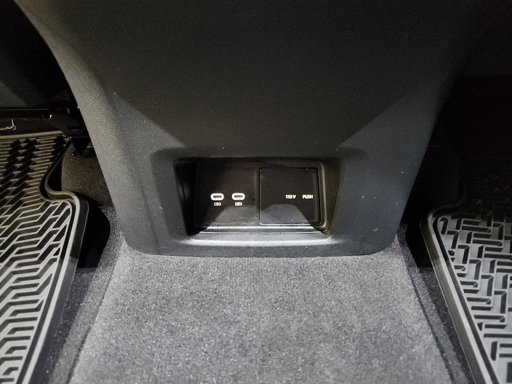 Certified 2025 Volkswagen Atlas Cross Sport SE FWD image 32