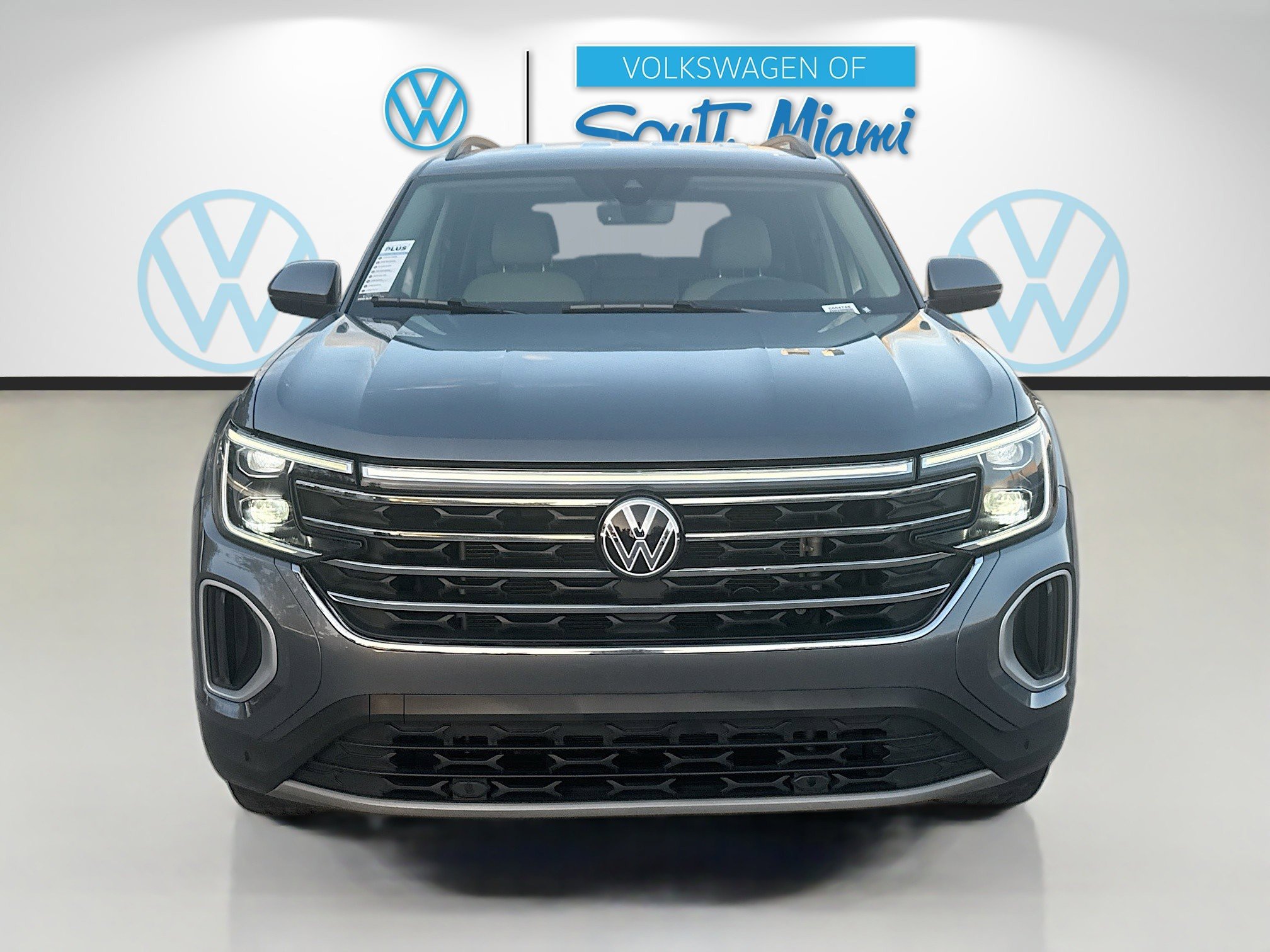 Used 2024 Volkswagen Atlas SE image 2