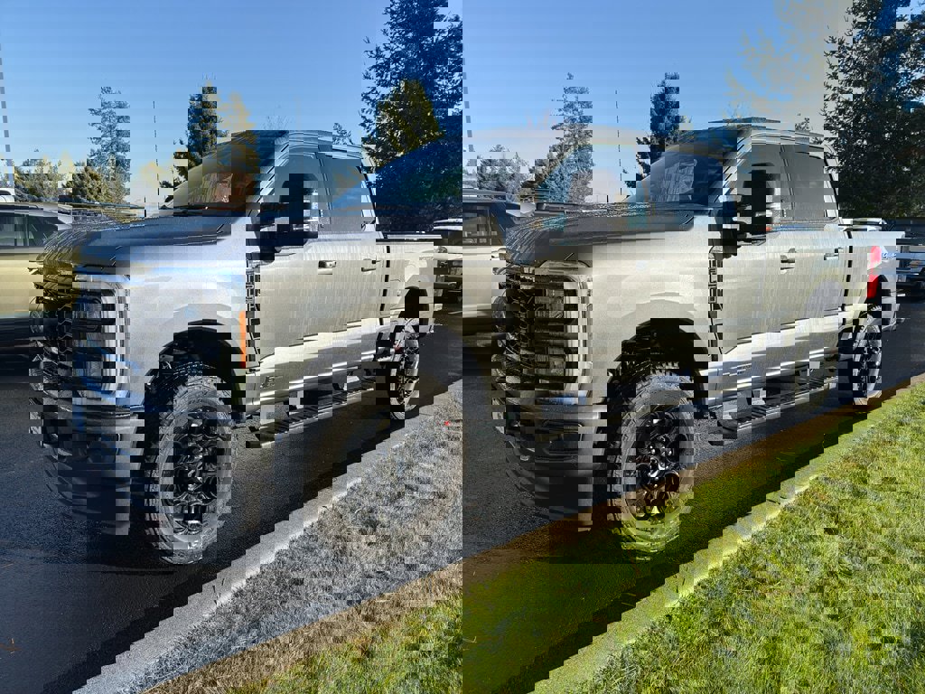 New 2026 Ford F250 Lariat w/ Black Appearance Package